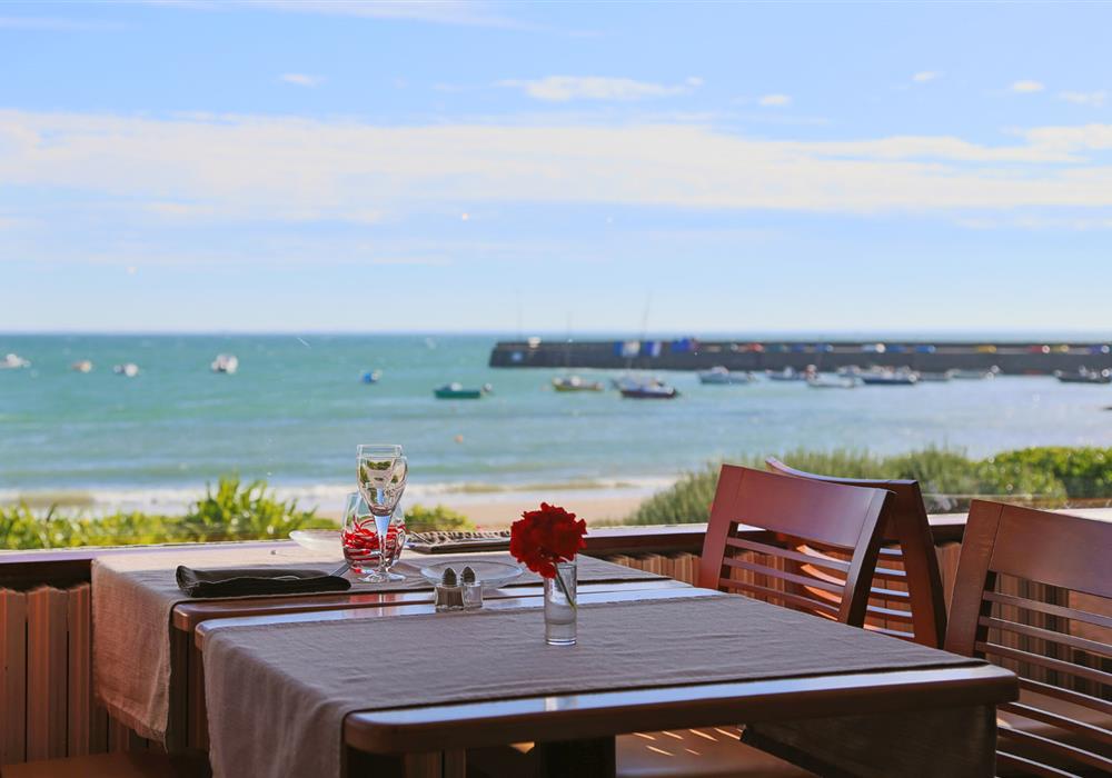 Restaurant seafront